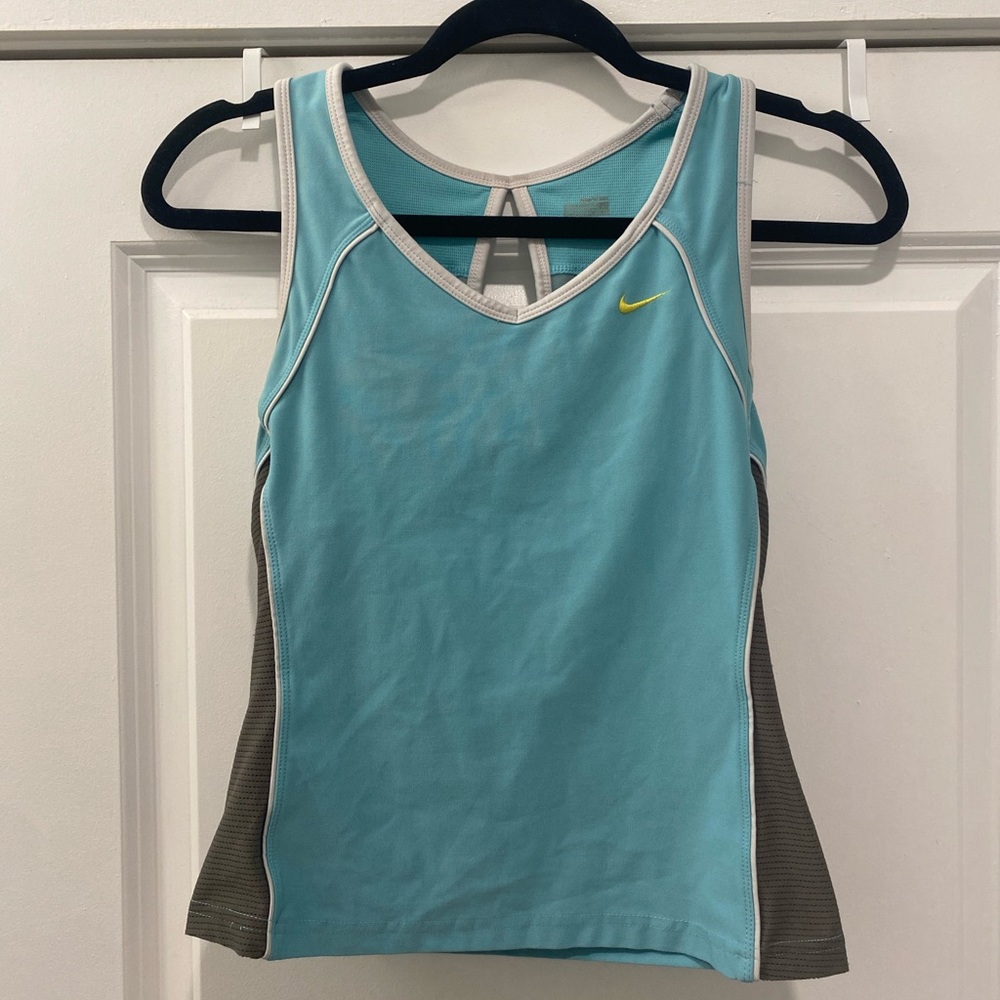 ✨Y2K NIKE TENIS TOP✨
~size MEDIUM